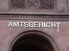 Justizirrtum: Der Schriftzug Amtsgericht an einem historischen Gebäude.