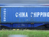 Coronavirus: Ein Güterwagen der deutschen Bahn trägt die Aufschrift "China Shipping" und symbolisiert den Handel zwischen Deutschland und China. 
