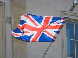 Die wehende, englische Flagge.