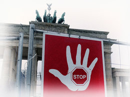 STOP am Brandenburger Tor: Appell deutscher Wirtschaftsverbände zur Regierungskrise an Horst Seehofer und CSU.