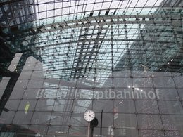 Bewerbungsanschreiben: Das Gebäude des Berliner Hauptbahnhofs.