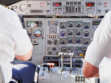 Lufthansa-Piloten im Cockpit