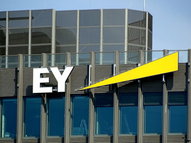 Firmengebäude der Wirtschaftsprüfungsgesellschaft Ernst & Young (EY) in Berlin.