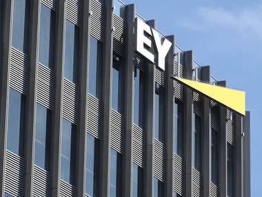 Firmengebäude der Wirtschaftsprüfungsgesellschaft Ernst & Young (EY) in Berlin.
