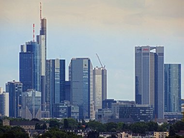 Finanzbranche: Blick auf das Bankenviertel in Frankfurt am Main.