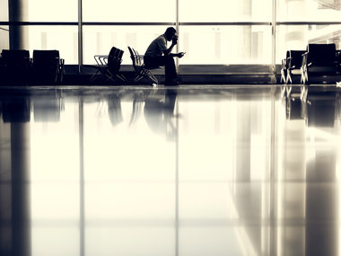 Geschäftsreisen: Wartebereich am Flughafen - Das Warten zählt laut Urteil des Bundesarbeitsgerichts zur Arbeitszeit