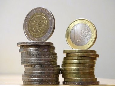 Geld-Stapel mit Euro-Münzen.