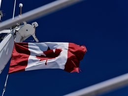 Eine wehende kanadische Flagge.