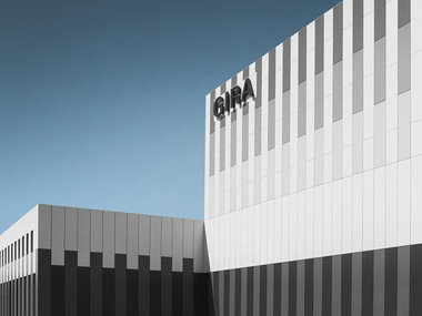 Das Gebäude der Gira Giersiepen GmbH & Co. KG in Radevormwald beim Karrieretag 2019 für Familienunternehmen.