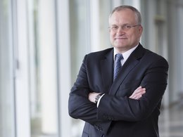 Portrait-Foto des Wirtschaftsweisen Prof. Dr. Christoph M. Schmidt vom Sachverständigenrat für Wirtschaft zur wissenschaftlichen Politikberatung.
