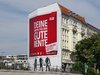 Riesen Wahlplakat des DGB in Berlin für eine "Gute Rente".