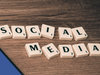 Marketing: Buchstaben bilden die Worte "Social Media"