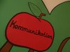 Ein gemalter Apfel in rot auf dem das Wort: Kommunikation steht.