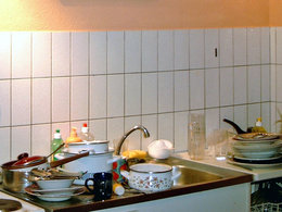 Bild der Küche in einer Studenten-WG.