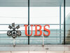 Das Foto zeigt das Logo der Schweizer Bank UBS, die gerade die Bank Credit Suisse übernimmt.
